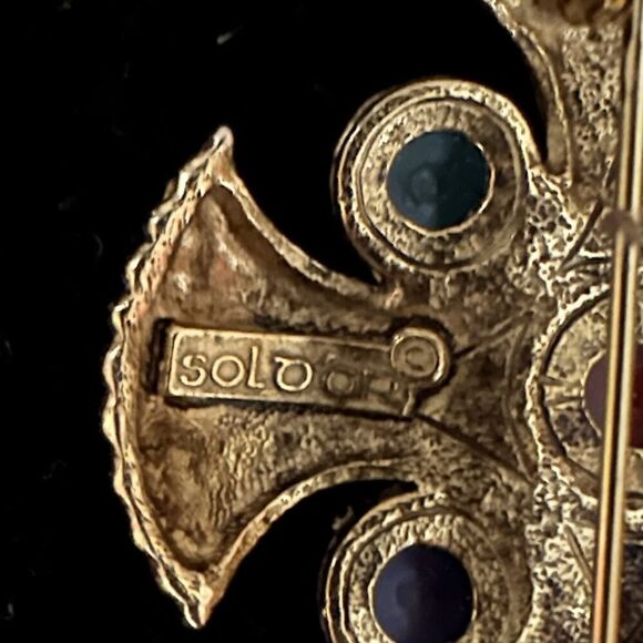 Vintage SoLoor 1960's gold embossed Celtic cross brooch with 5 bead detail - Picture 4 of 5